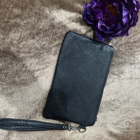 EXPRESS Leather Animal Print Wristlet Bag - Picture 7 of 11